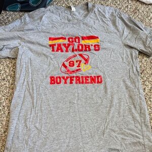 Gray Graphic Tee with chiefs